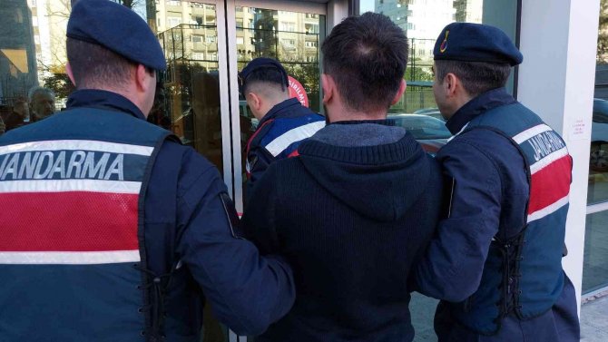 Jandarma Evde Ayakkabı Kutusuna Gizlenmiş Uyuşturucu Hap Ele Geçirdi