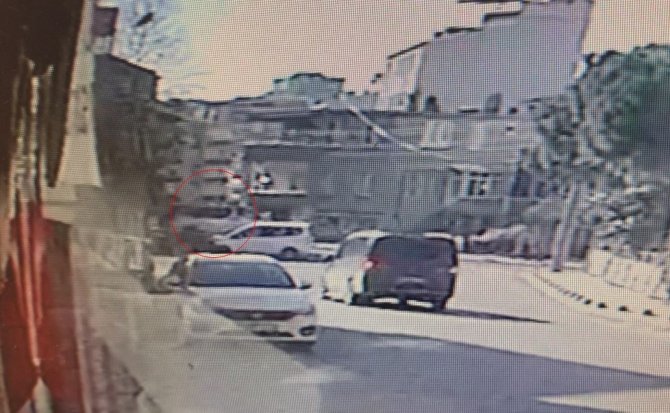 16 Yaşındaki Çocuk İzinsiz Aldığı Arabayla Kaza Yaptı: 3 Yaralı