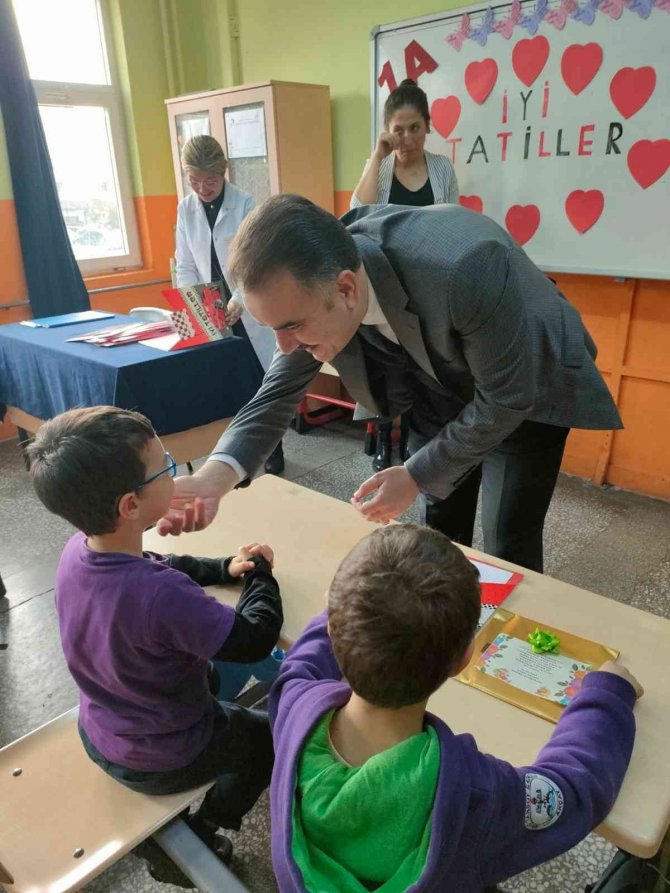 Edremit’te 24 Bin 506 Öğrenci Karne Heyecanı Yaşadı