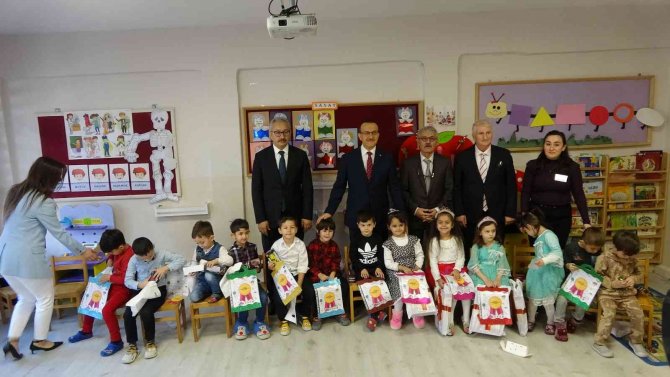 Kocaeli Valisi Seddar Yavuz Öğrencilerin Karne Heyecanını Paylaştı