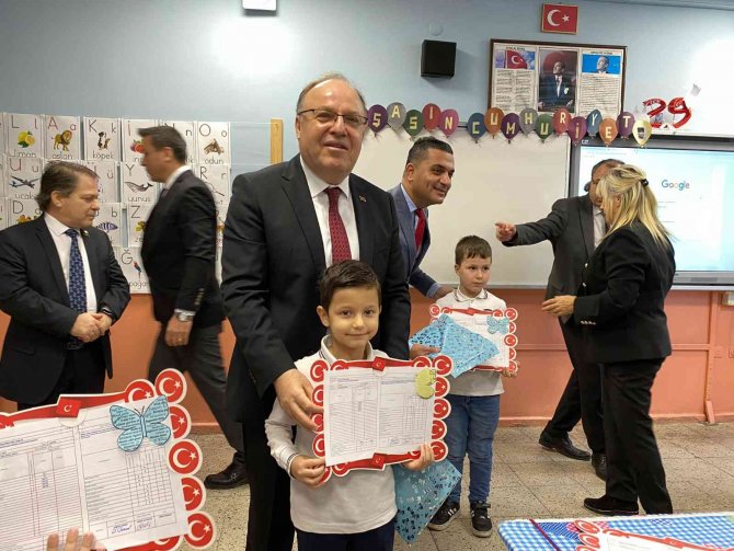 Öğrencilerin Karne Mutluluğu