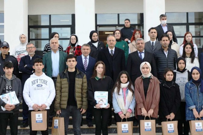 Dilovası’nda Eğitim Gören Lise Son Sınıf Öğrencilerine Büyük Jest