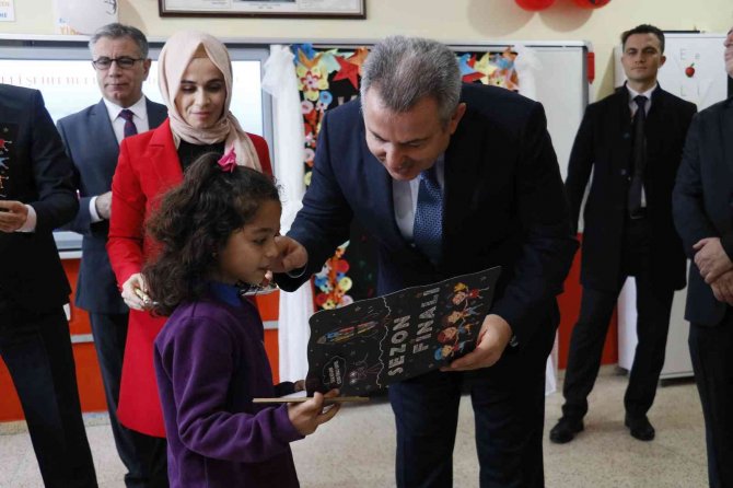 Adana’da 516 Bin 775 Öğrenci Karne Aldı