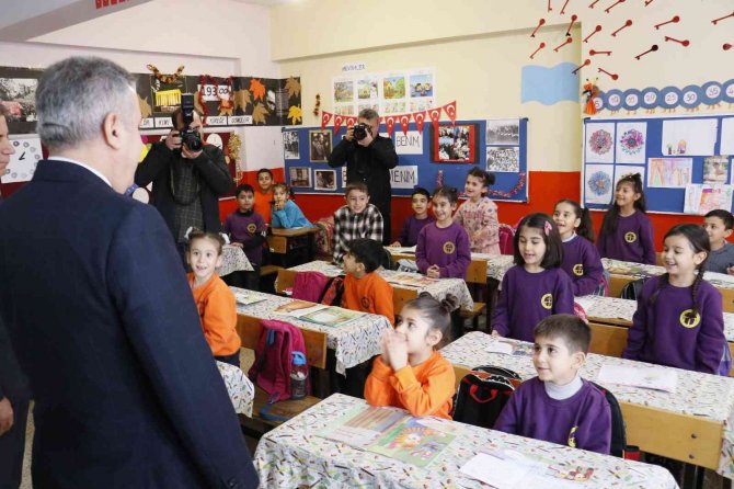 Adana’da 516 Bin 775 Öğrenci Karne Aldı