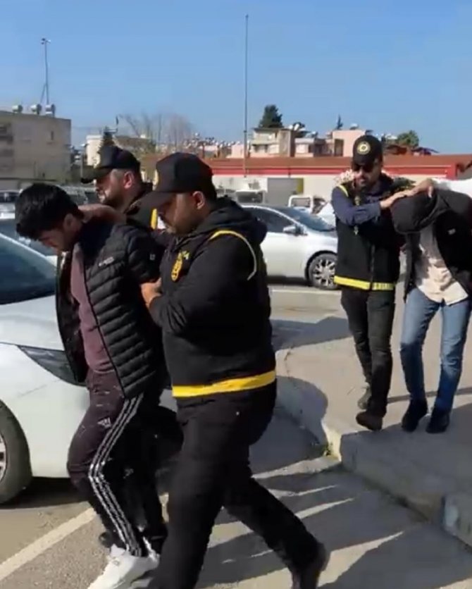 Sosyal Medyadan Kadın Tuzağıyla Gaspa 3 Tutuklama