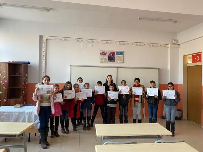 Ağrı’da Öğrenciler Karne Heyecanı Yaşadı