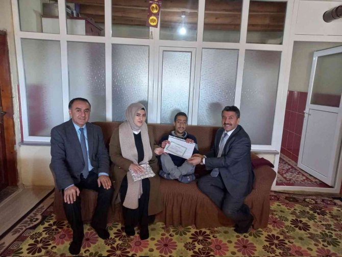 Ağrı’da Öğrenciler Karne Heyecanı Yaşadı