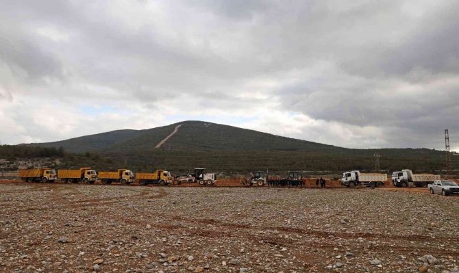 Akçaova Yeni Kentsel Alanda Alt Yapı Çalışmaları Başladı
