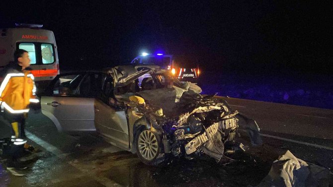 Otomobil Vince Arkadan Çarptı: 1’i Bebek 3 Ölü, 1 Ağır Yaralı