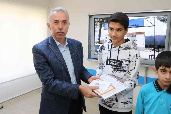 Taşova’da 3 Bin 950 Öğrenci Karne Aldı