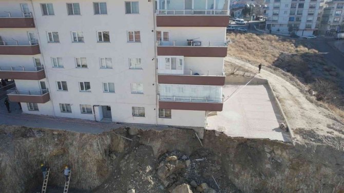 Başkent’te Girişi Çöken Bina Havadan Görüntülendi
