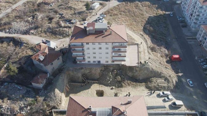 Başkent’te Girişi Çöken Bina Havadan Görüntülendi