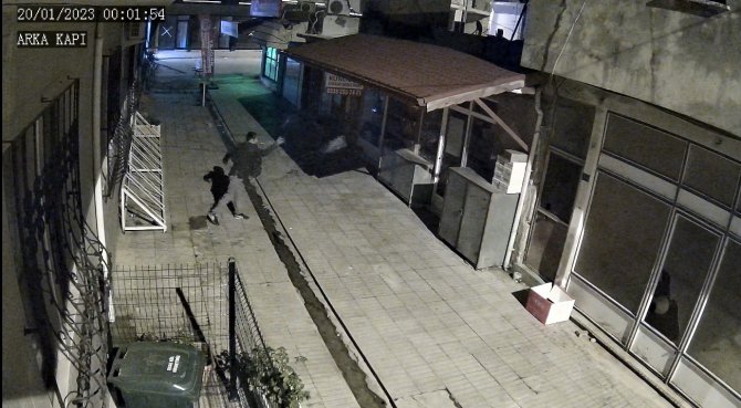 İ̇ş Yerinin Camını Taşla Kırdı, İçerdeki Bağış Kutusunu Çaldı
