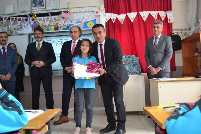 Korkuteli’nde 9 Bin 462 Öğrenci Karne Aldı