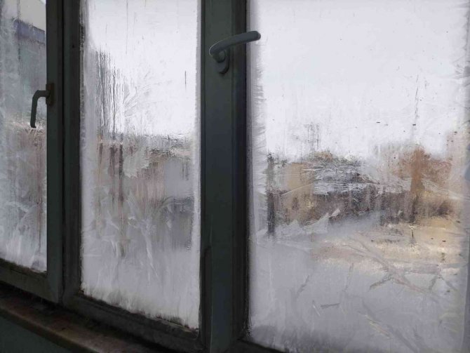 İ̇ş Yerlerinin Kapı Kilitleri Ve Camları Dondu