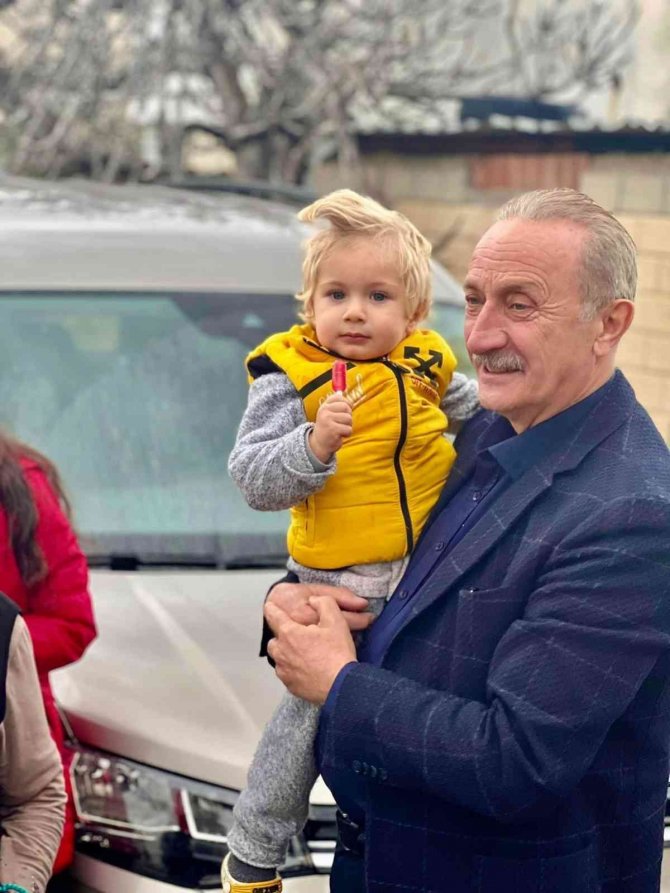 Başkan Atabay, Çocukların Karne Sevincini Paylaştı