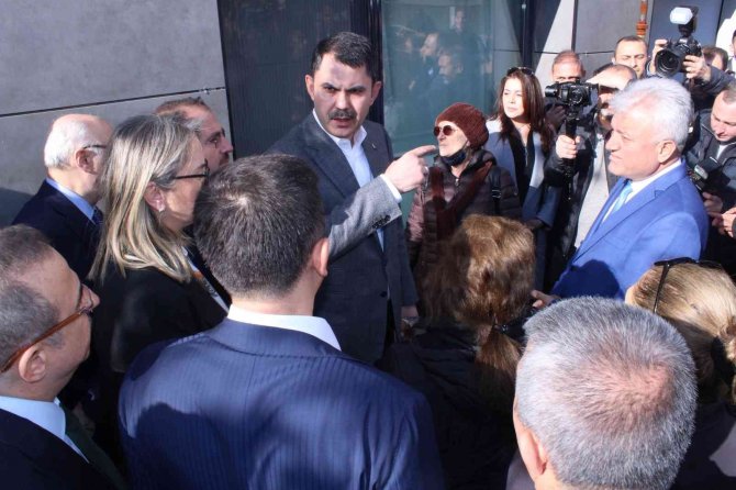 Bakan Kurum’dan Depremzede Çocuklara Karne Hediyesi