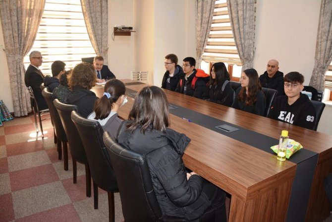 Başarılı Öğrencilere Ödülleri Verildi