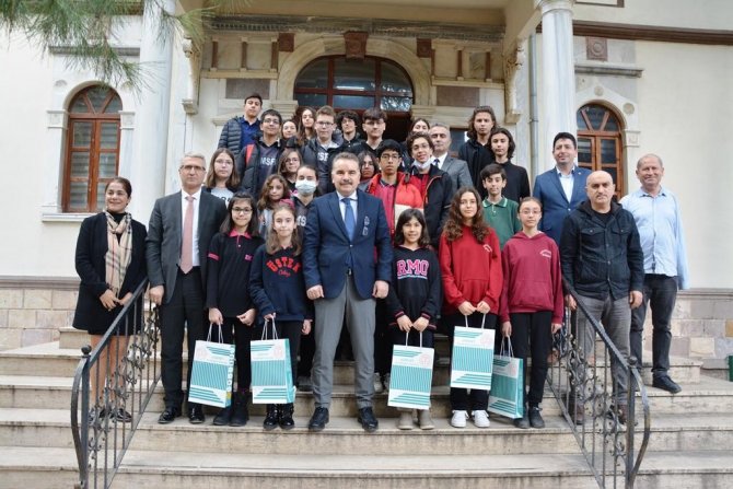 Başarılı Öğrencilere Ödülleri Verildi