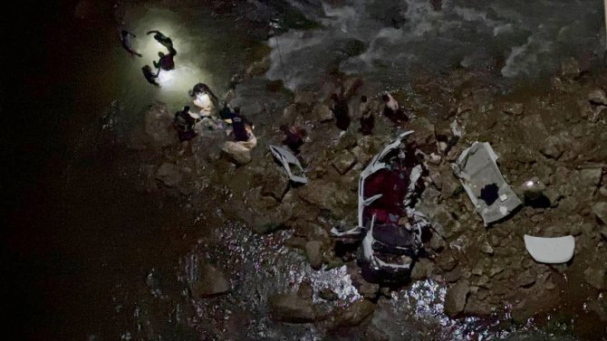Batman’da Otomobil Köprüden Uçtu: 2 Ölü, 1 Yaralı