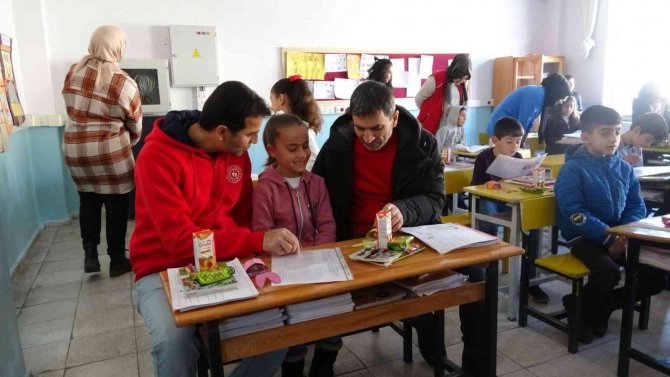 Öğrencilere ’Konserli’ Karne Sürprizi