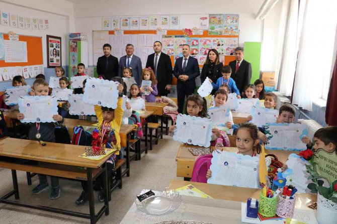 Eğirdir’de 4 Bin 599 Öğrenci, 423 Öğretmen Yarıyıl Tatiline Girdi