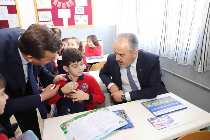 Bursa’da 706 Bin Öğrenci Karne Aldı