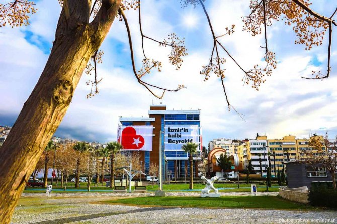 ‘Bayraklı Çözüm Merkezi’ Yüzleri Güldürüyor