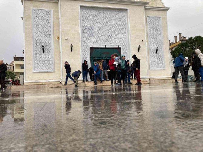 Lapseki’de Camilerde Yağmur Duası Yapıldı