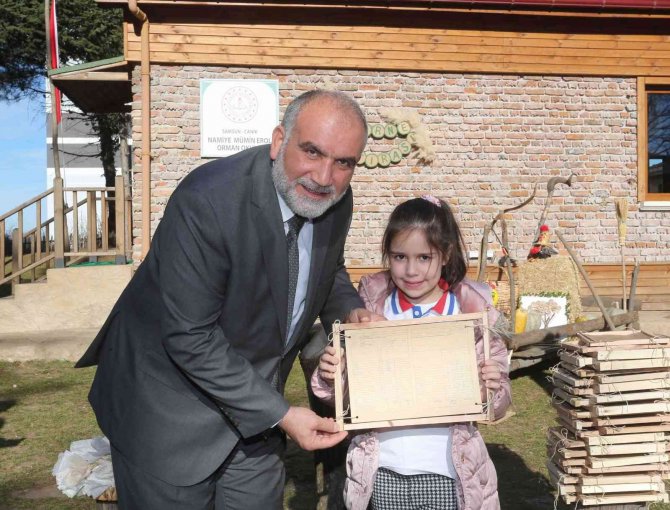 Başkan Sandıkçı Öğrencilerin Karne Sevincine Ortak Oldu