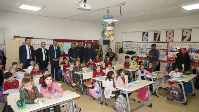 Başkan Vural Öğrencilere Karne Dağıttı