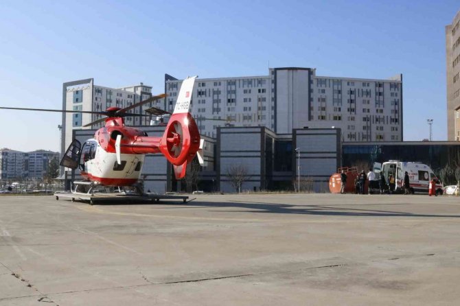 Kalp Krizi Geçiren Hasta, Ambulans Helikopter İle Hastaneye Sevk Edildi