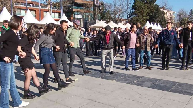 Hamsi Festivali Horonla Başladı, 15 Bin Kişiye Ücretsiz Hamsi Dağıtılacak