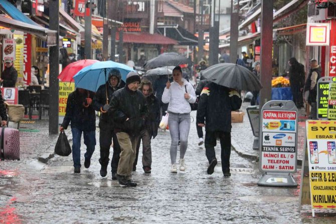 Edirne’de Aniden Bastıran Yağış Zor Anlar Yaşattı