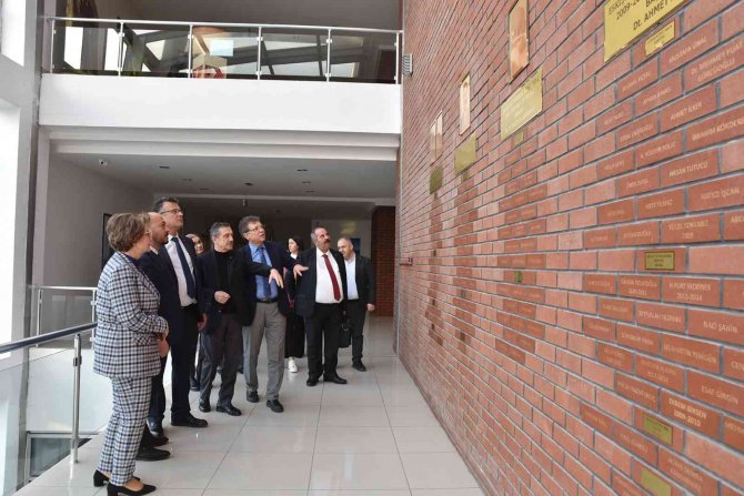 Tepebaşı’na Hayran Oldular, Başkan Ataç’ı Üyeliğe Davet Ettiler