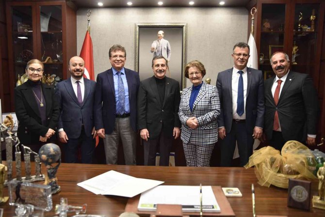 Tepebaşı’na Hayran Oldular, Başkan Ataç’ı Üyeliğe Davet Ettiler