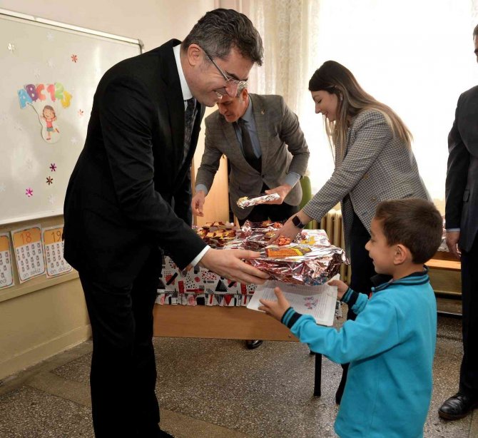 Erzurum’da Karne Sevinci, 167 Bin Öğrenci Karne Aldı