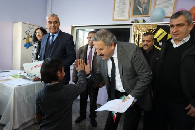 Başkan Palancıoğlu, Öğrencilerin Karne Heyecanına Ortak Oldu