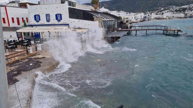 Bodrum’da Yağış Ve Fırtına Etkili Oluyor