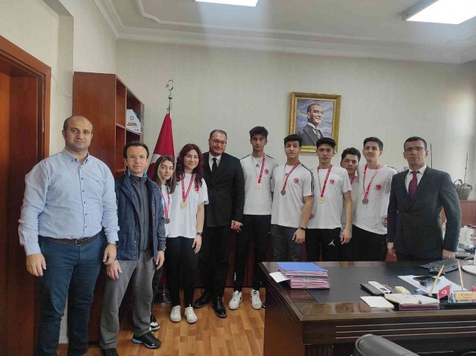 Kaymakam Arıkan Şampiyon Sporcuları Ağırladı