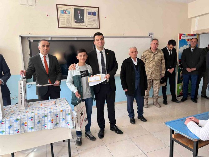 Şemdinli’de Miniklerin Karne Heyecanı