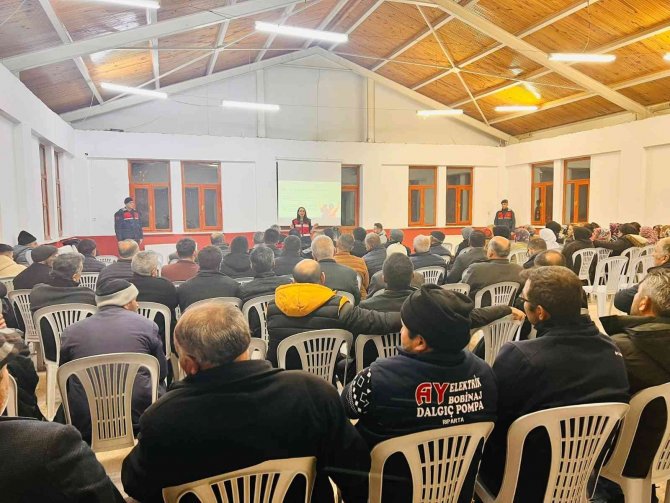 Isparta’da 158 Vatandaş “En İ̇yi Narkotik Polisi Anne Ve Siber Suçlarla Mücadele Eğitimi” Aldı