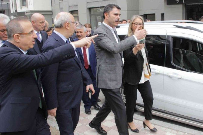 İ̇zmirli Depremzededen Bakan Kurum’a Konut Teşekkürü