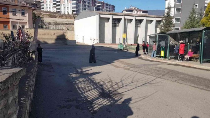 Otomobilin Yayaya Çarptığı Anlar Kamerada