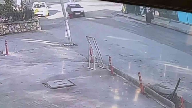 Otomobilin Yayaya Çarptığı Anlar Kamerada