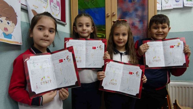 Burdur’da Öğrencilerin Karne Sevinci