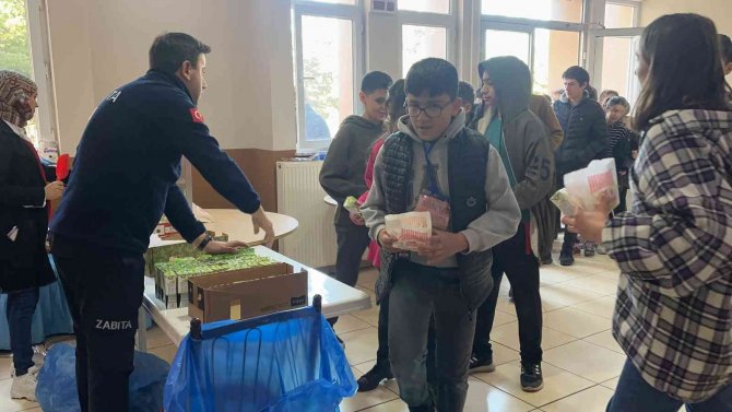 Öğrenciler, Tatile Şenlikle Girdi