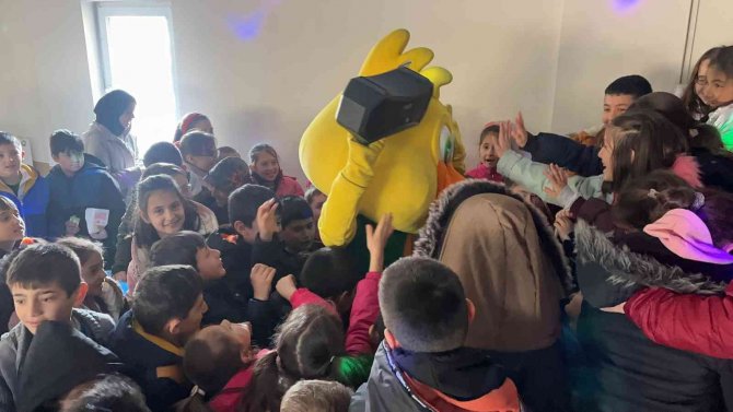 Öğrenciler, Tatile Şenlikle Girdi