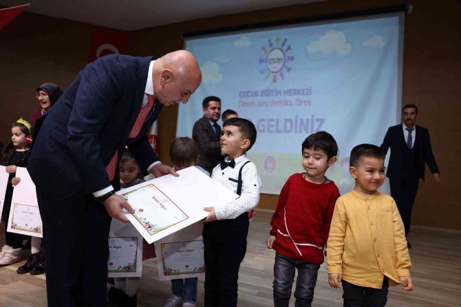 Çem’deki Minikler İlk Mezuniyet Sevincini Sertifika Alarak Yaşadı