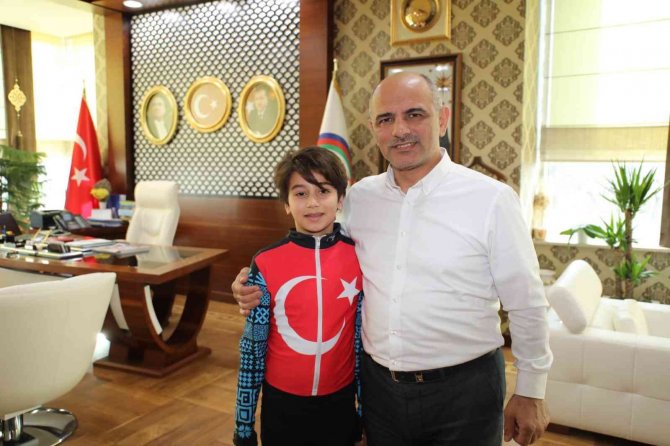 Başkan Söğüt Şampiyonları Ağırladı